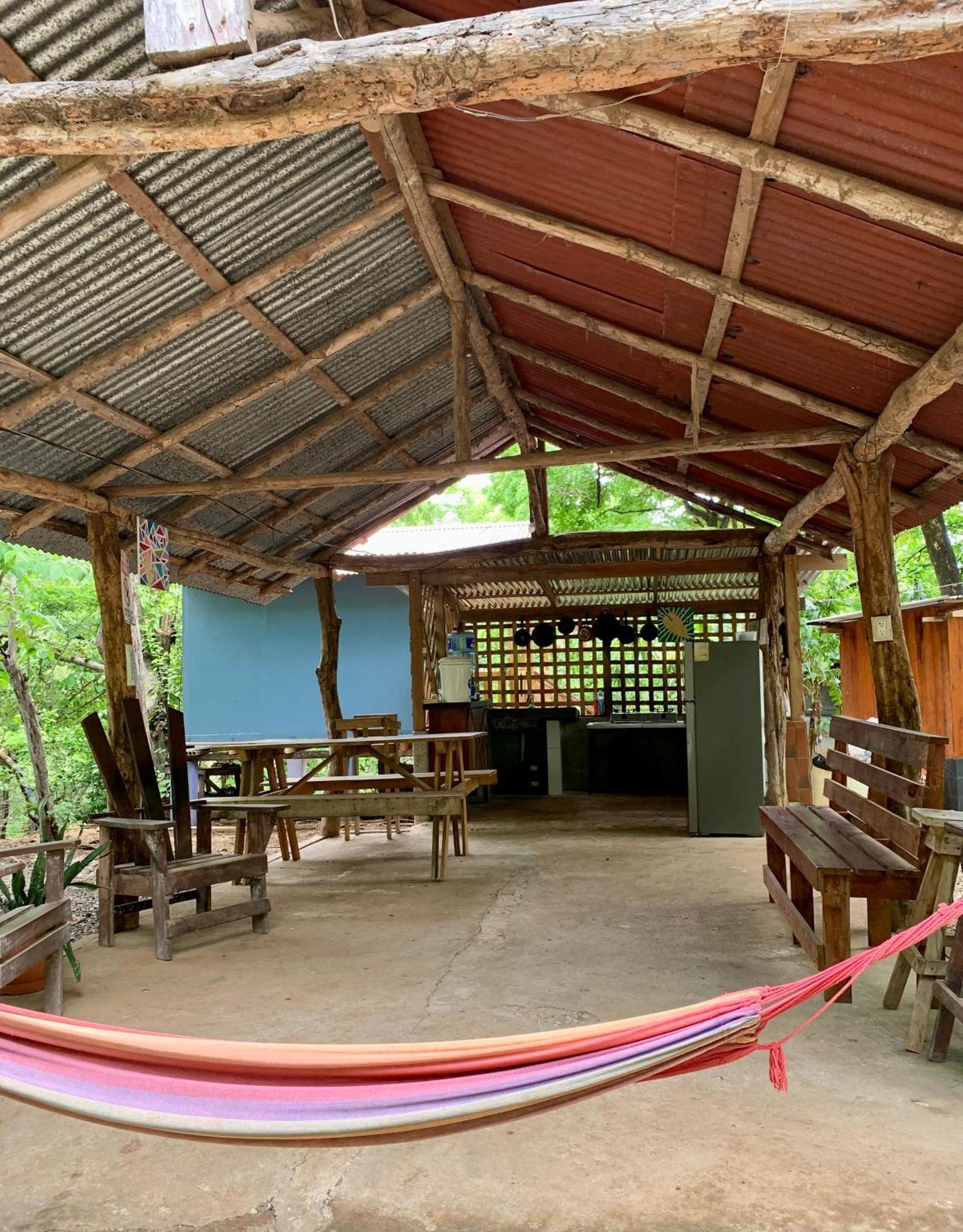 Nieves Surf Hostel And Camping Playa Avellana Exterior foto